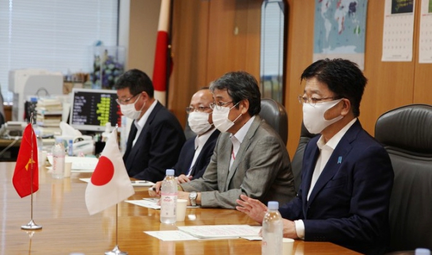 Thủ Tướng Nhật Bản xem xét việc ngừng cấp visa từ 7.1